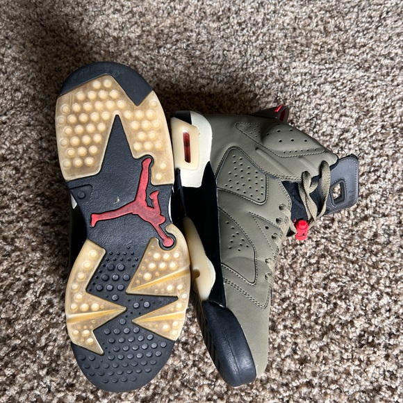 The Travis Scott x Air Jordan 6 - Picture 5 of 5